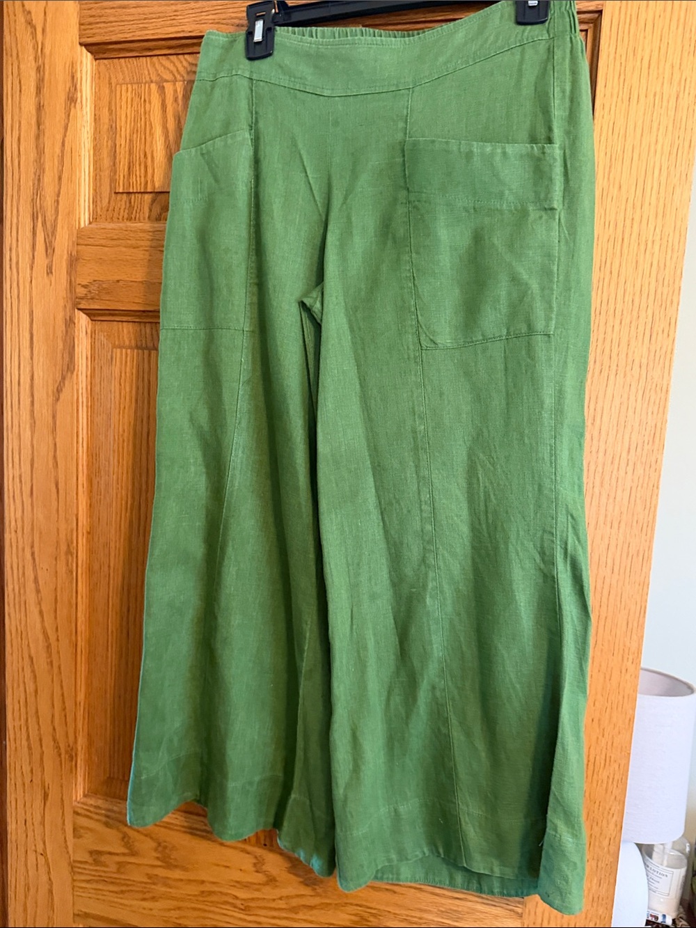 Woman’s wide leg distressed linen capri Kelly green